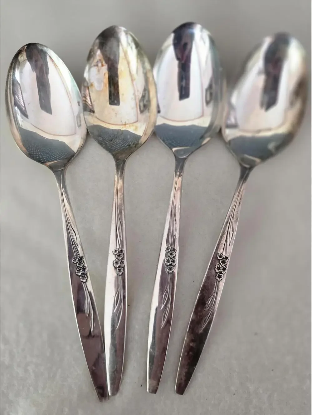 Oneida Gentle Rose Silverplate Oval Soup Spoons Set of 4 6 7/8
